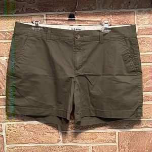 Olive drab green Old Navy women’s shorts. Size 12